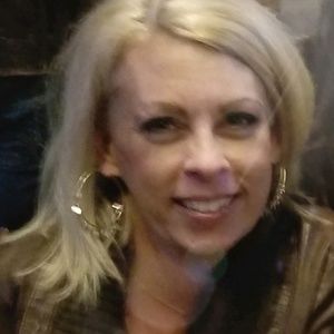 Meet your Posher, Lorie